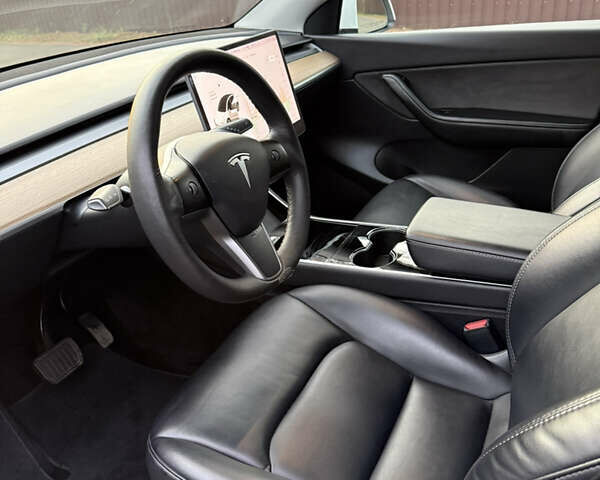 Белый Тесла Model Y, объемом двигателя 0 л и пробегом 141 тыс. км за 20900 $, фото 5 на Automoto.ua