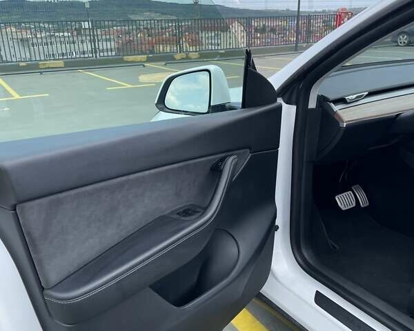 Білий Тесла Model Y, об'ємом двигуна 0 л та пробігом 119 тис. км за 23600 $, фото 21 на Automoto.ua