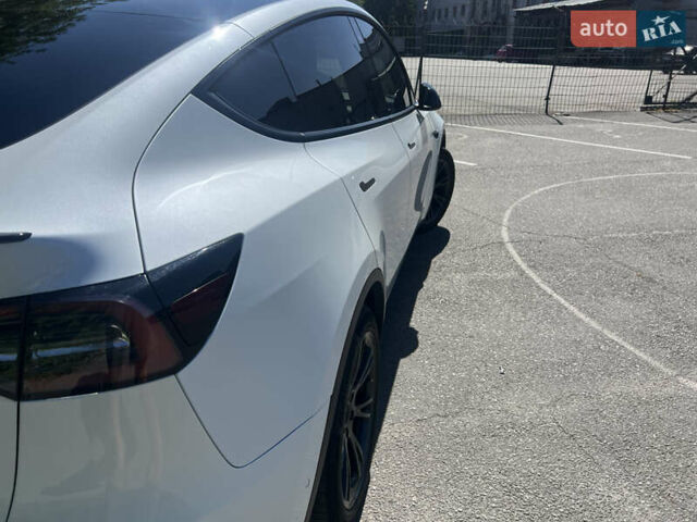 Белый Тесла Model Y, объемом двигателя 0 л и пробегом 63 тыс. км за 25500 $, фото 15 на Automoto.ua