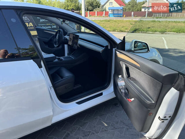 Белый Тесла Model Y, объемом двигателя 0 л и пробегом 120 тыс. км за 32500 $, фото 9 на Automoto.ua