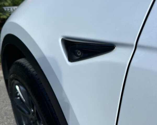 Тесла Model Y 2021 в Киеве на Automoto.ua Белый Тесла Model Y, объемом двигателя 0 л и пробегом 117 тыс. км за 35000 $, фото 34 на Automoto.ua