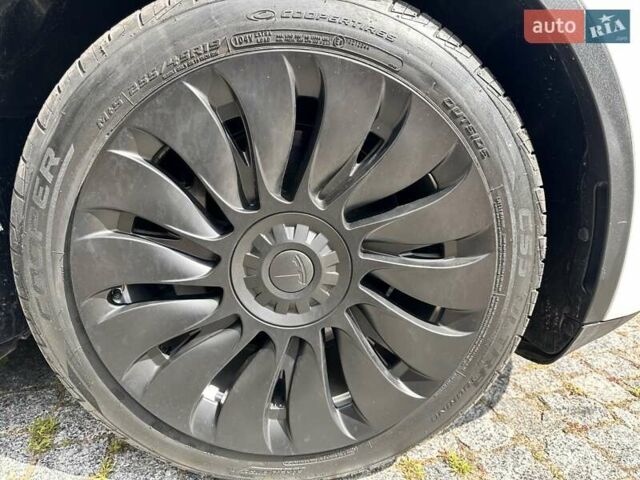Белый Тесла Model Y, объемом двигателя 0 л и пробегом 80 тыс. км за 22300 $, фото 37 на Automoto.ua