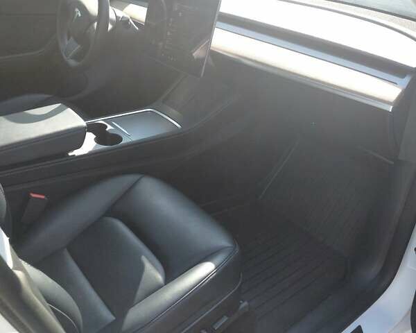 Белый Тесла Model Y, объемом двигателя 0 л и пробегом 58 тыс. км за 23400 $, фото 3 на Automoto.ua