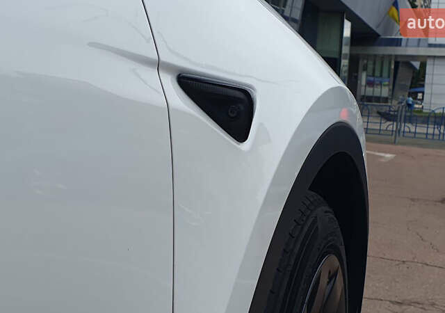 Білий Тесла Model Y, об'ємом двигуна 0 л та пробігом 74 тис. км за 25900 $, фото 27 на Automoto.ua