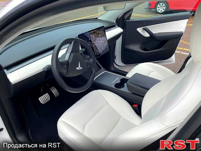 Тесла Model Y 2021 в Ирпене на Automoto.ua Белый Тесла Model Y, объемом двигателя 0 л и пробегом 80 тыс. км за 26700 $, фото 8 на Automoto.ua