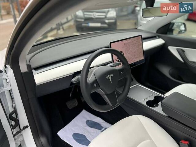 Білий Тесла Model Y, об'ємом двигуна 0 л та пробігом 47 тис. км за 23499 $, фото 57 на Automoto.ua