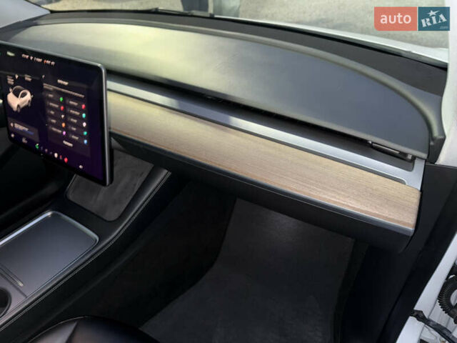 Белый Тесла Model Y, объемом двигателя 0 л и пробегом 128 тыс. км за 22600 $, фото 63 на Automoto.ua