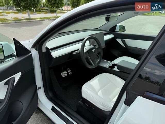 Белый Тесла Model Y, объемом двигателя 0 л и пробегом 91 тыс. км за 26900 $, фото 24 на Automoto.ua