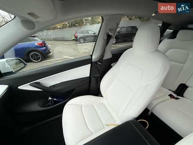 Белый Тесла Model Y, объемом двигателя 0 л и пробегом 80 тыс. км за 25500 $, фото 24 на Automoto.ua