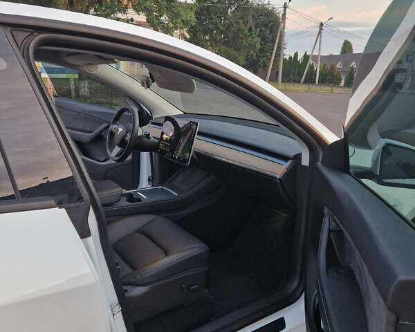 Белый Тесла Model Y, объемом двигателя 0 л и пробегом 105 тыс. км за 19700 $, фото 8 на Automoto.ua