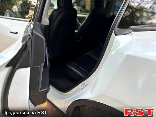 Білий Тесла Model Y, об'ємом двигуна 0 л та пробігом 0 тис. км за 21000 $, фото 4 на Automoto.ua