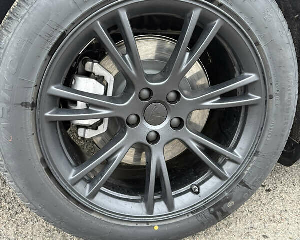 Белый Тесла Model Y, объемом двигателя 0 л и пробегом 88 тыс. км за 27500 $, фото 12 на Automoto.ua
