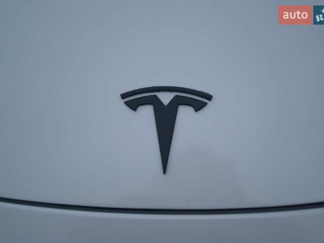 Білий Тесла Model Y, об'ємом двигуна 0 л та пробігом 66 тис. км за 23500 $, фото 33 на Automoto.ua