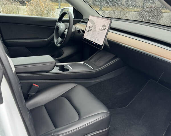Білий Тесла Model Y, об'ємом двигуна 0 л та пробігом 39 тис. км за 25900 $, фото 14 на Automoto.ua