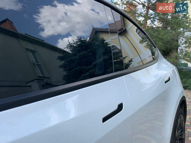 Белый Тесла Model Y, объемом двигателя 0 л и пробегом 52 тыс. км за 21900 $, фото 16 на Automoto.ua