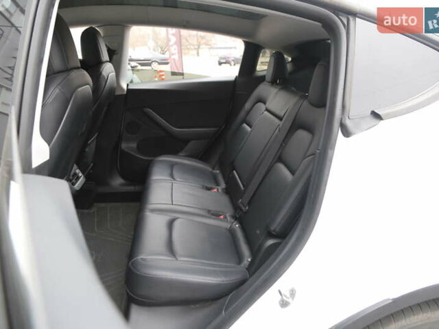 Белый Тесла Model Y, объемом двигателя 0 л и пробегом 121 тыс. км за 21900 $, фото 9 на Automoto.ua