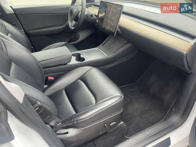 Білий Тесла Model Y, об'ємом двигуна 0 л та пробігом 49 тис. км за 26900 $, фото 12 на Automoto.ua
