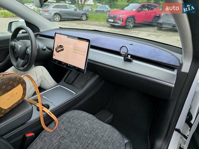 Білий Тесла Model Y, об'ємом двигуна 0 л та пробігом 44 тис. км за 26000 $, фото 4 на Automoto.ua