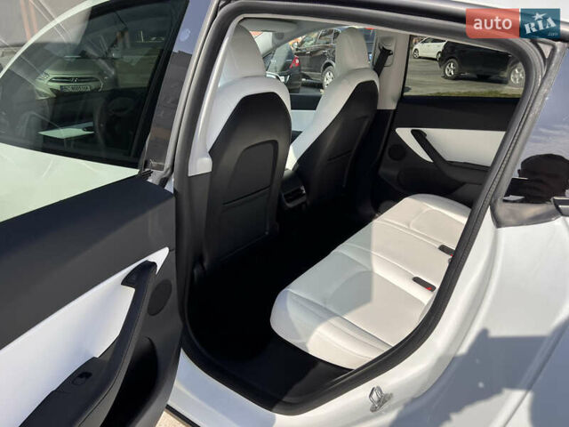 Білий Тесла Model Y, об'ємом двигуна 0 л та пробігом 15 тис. км за 27500 $, фото 6 на Automoto.ua