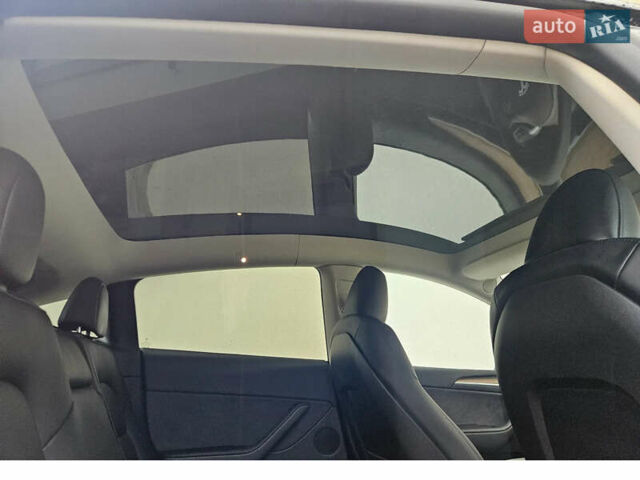 Белый Тесла Model Y, объемом двигателя 0 л и пробегом 212 тыс. км за 17100 $, фото 6 на Automoto.ua