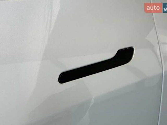 Белый Тесла Model Y, объемом двигателя 0 л и пробегом 1 тыс. км за 29500 $, фото 15 на Automoto.ua