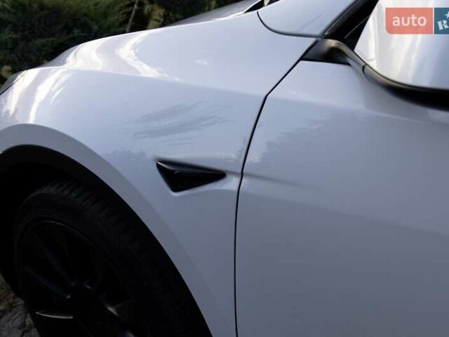 Белый Тесла Model Y, объемом двигателя 0 л и пробегом 103 тыс. км за 28400 $, фото 3 на Automoto.ua
