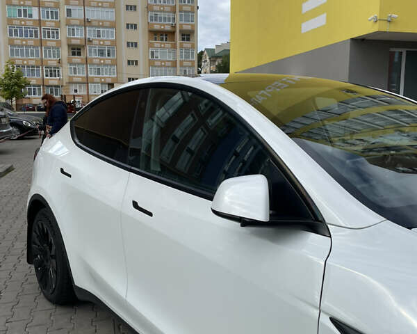 Белый Тесла Model Y, объемом двигателя 0 л и пробегом 65 тыс. км за 22999 $, фото 19 на Automoto.ua