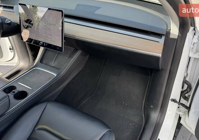Белый Тесла Model Y, объемом двигателя 0 л и пробегом 44 тыс. км за 28500 $, фото 17 на Automoto.ua