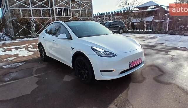 Белый Тесла Model Y, объемом двигателя 0 л и пробегом 61 тыс. км за 25950 $, фото 7 на Automoto.ua