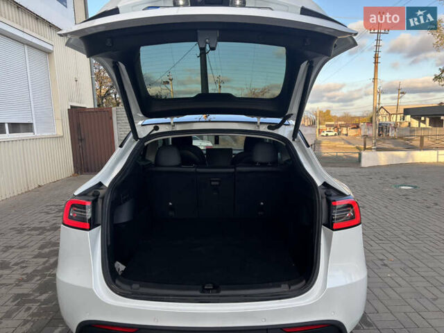 Белый Тесла Model Y, объемом двигателя 0 л и пробегом 23 тыс. км за 28000 $, фото 12 на Automoto.ua