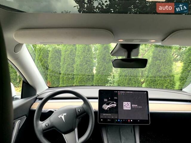 Белый Тесла Model Y, объемом двигателя 0 л и пробегом 40 тыс. км за 28600 $, фото 44 на Automoto.ua