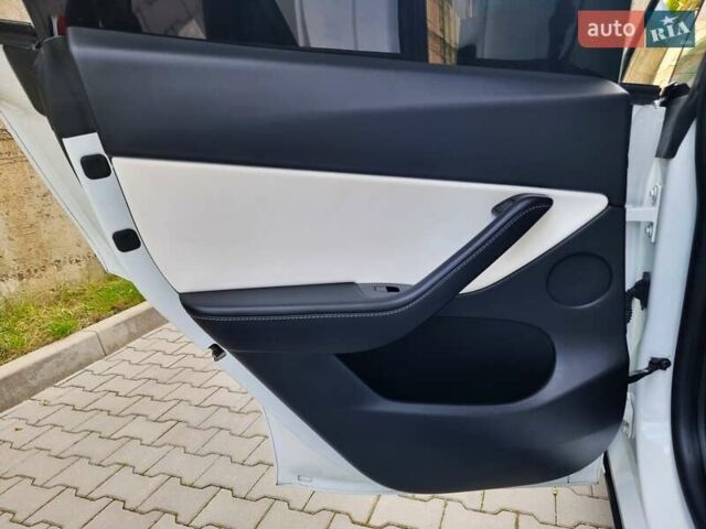 Белый Тесла Model Y, объемом двигателя 0 л и пробегом 98 тыс. км за 26499 $, фото 36 на Automoto.ua