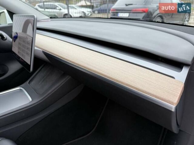 Белый Тесла Model Y, объемом двигателя 0 л и пробегом 68 тыс. км за 24900 $, фото 22 на Automoto.ua