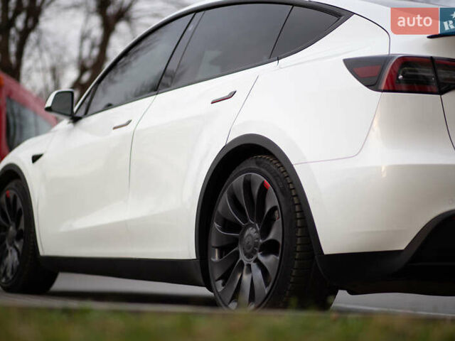 Белый Тесла Model Y, объемом двигателя 0 л и пробегом 55 тыс. км за 33000 $, фото 43 на Automoto.ua