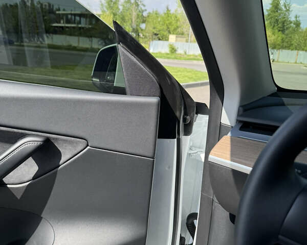 Белый Тесла Model Y, объемом двигателя 0 л и пробегом 29 тыс. км за 26900 $, фото 10 на Automoto.ua