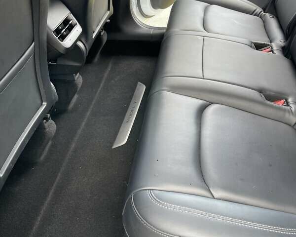 Білий Тесла Model Y, об'ємом двигуна 0 л та пробігом 119 тис. км за 23600 $, фото 16 на Automoto.ua