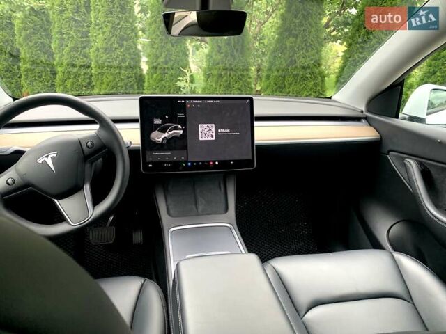 Белый Тесла Model Y, объемом двигателя 0 л и пробегом 40 тыс. км за 28600 $, фото 49 на Automoto.ua