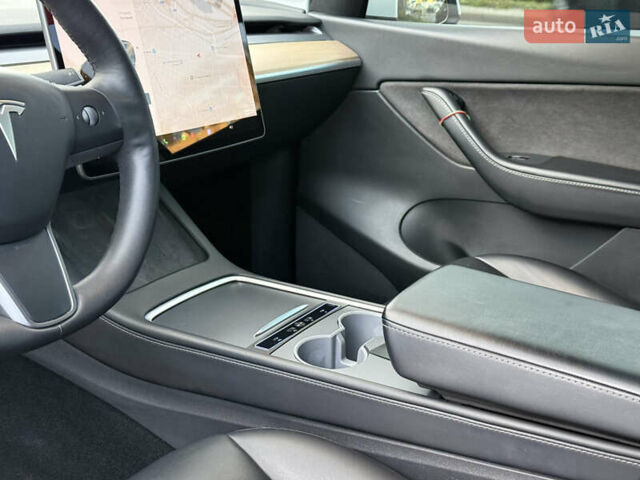 Тесла Model Y 2021 в Николаеве на Automoto.ua Белый Тесла Model Y, объемом двигателя 0 л и пробегом 80 тыс. км за 24999 $, фото 25 на Automoto.ua