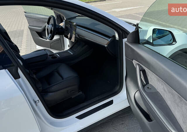 Белый Тесла Model Y, объемом двигателя 0 л и пробегом 44 тыс. км за 28500 $, фото 18 на Automoto.ua