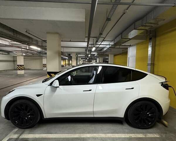 Белый Тесла Model Y, объемом двигателя 0 л и пробегом 47 тыс. км за 26000 $, фото 3 на Automoto.ua