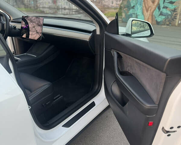 Білий Тесла Model Y, об'ємом двигуна 0 л та пробігом 55 тис. км за 24990 $, фото 13 на Automoto.ua