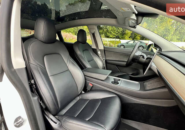 Тесла Model Y 2021 в Луцке на Automoto.ua Белый Тесла Model Y, объемом двигателя 0 л и пробегом 69 тыс. км за 22400 $, фото 17 на Automoto.ua