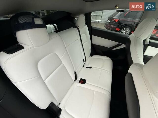 Белый Тесла Model Y, объемом двигателя 0 л и пробегом 80 тыс. км за 25500 $, фото 31 на Automoto.ua