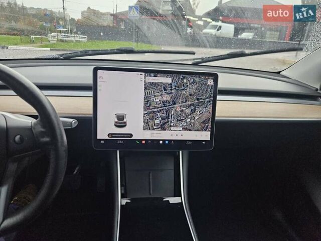 Тесла Model Y 2021 в Ровно на Automoto.ua Белый Тесла Model Y, объемом двигателя 0 л и пробегом 133 тыс. км за 22000 $, фото 7 на Automoto.ua