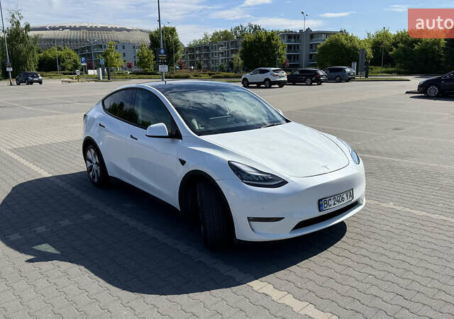 Белый Тесла Model Y, объемом двигателя 0 л и пробегом 44 тыс. км за 28500 $, фото 1 на Automoto.ua