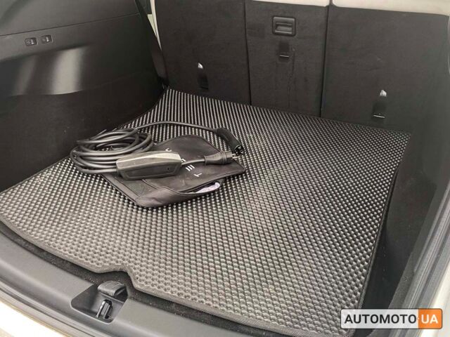 Белый Тесла Model Y, объемом двигателя 75 л и пробегом 45 тыс. км за 35999 $, фото 6 на Automoto.ua