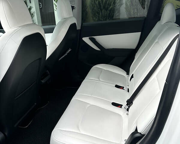 Белый Тесла Model Y, объемом двигателя 0 л и пробегом 65 тыс. км за 27500 $, фото 7 на Automoto.ua