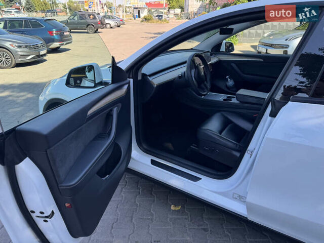 Белый Тесла Model Y, объемом двигателя 0 л и пробегом 120 тыс. км за 32500 $, фото 4 на Automoto.ua