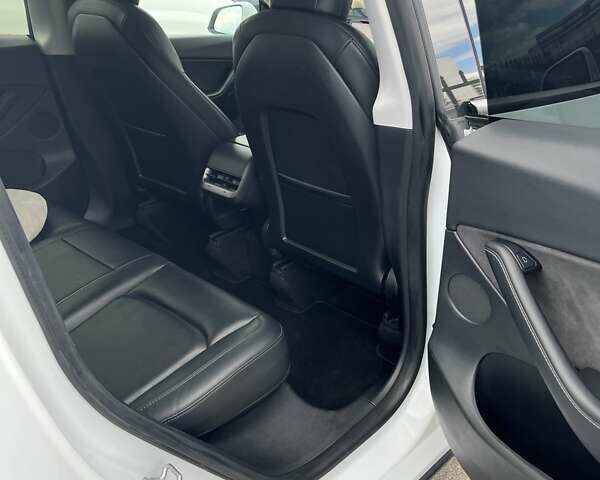 Белый Тесла Model Y, объемом двигателя 0 л и пробегом 132 тыс. км за 26200 $, фото 23 на Automoto.ua