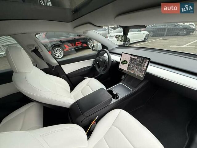 Белый Тесла Model Y, объемом двигателя 0 л и пробегом 80 тыс. км за 25500 $, фото 29 на Automoto.ua
